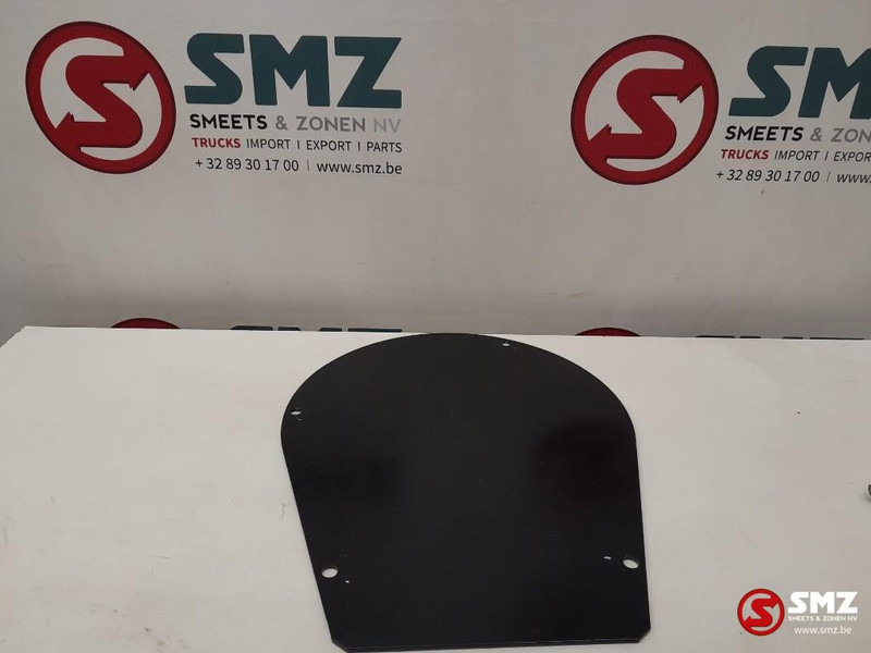 Caterpillar Travel motor guard steel plate Caterpillar - Frame/ Châssis pour Matériel de manutention: photos 3 Caterpillar Travel motor guard steel plate Caterpillar - Frame/ Châssis pour Matériel de manutention: photos 3