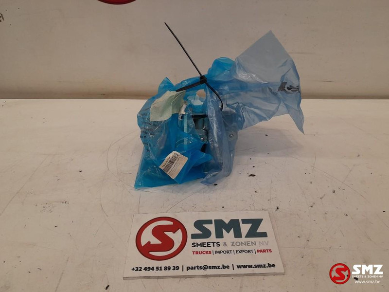 DAF Lot van 3 deurscharnieren linksonder / rechtsb - Portière et pièces pour Camion: photos 4 DAF Lot van 3 deurscharnieren linksonder / rechtsb - Portière et pièces pour Camion: photos 4