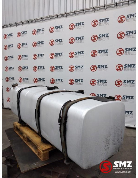 DAF Occ brandstoftank + steunen DAF XF 95 600L 1681833 - Réservoir de carburant pour Camion: photos 3 DAF Occ brandstoftank + steunen DAF XF 95 600L 1681833 - Réservoir de carburant pour Camion: photos 3