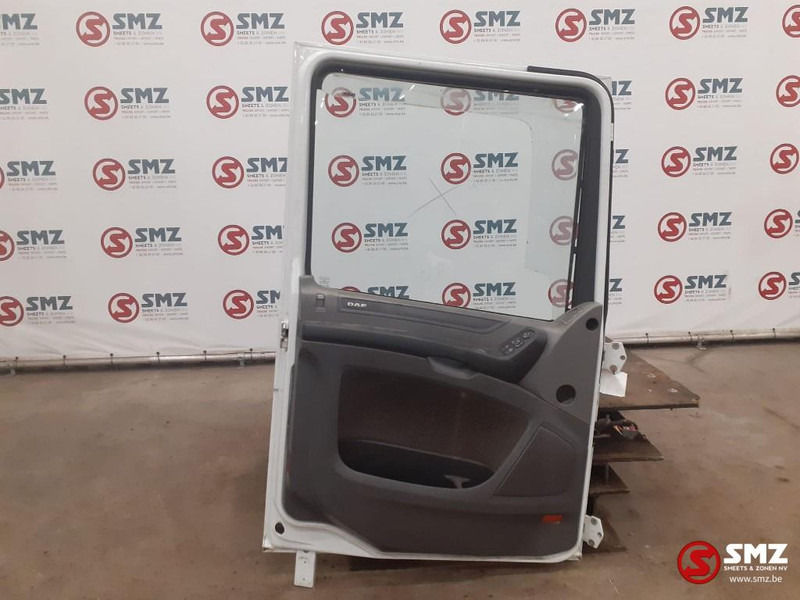 DAF Occ deur links DAF XF106 - Portière et pièces pour Camion: photos 2 DAF Occ deur links DAF XF106 - Portière et pièces pour Camion: photos 2
