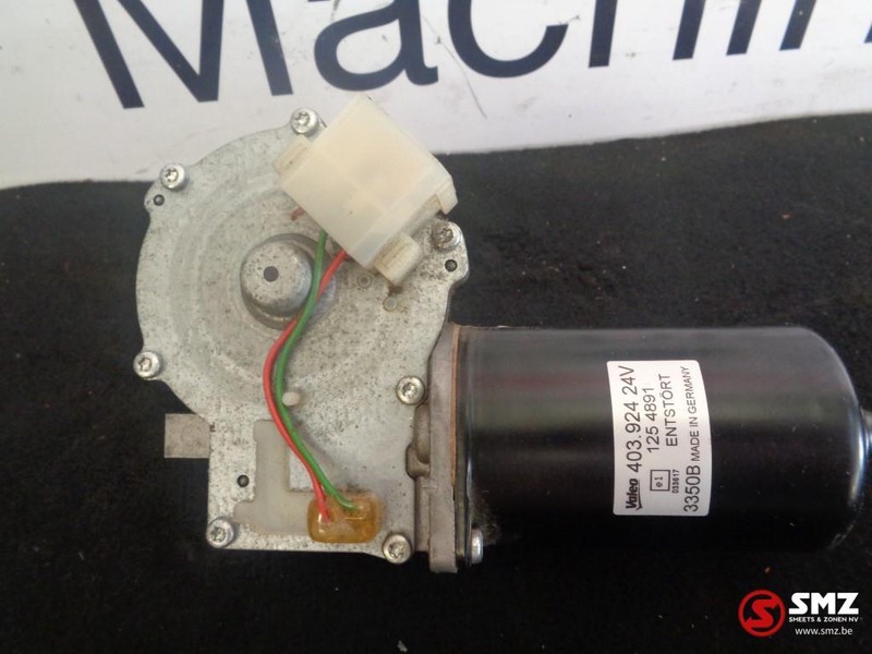 DAF Occ ruitenwissermotor DAF XF CF - Essuie-glace pour Camion: photos 4 DAF Occ ruitenwissermotor DAF XF CF - Essuie-glace pour Camion: photos 4
