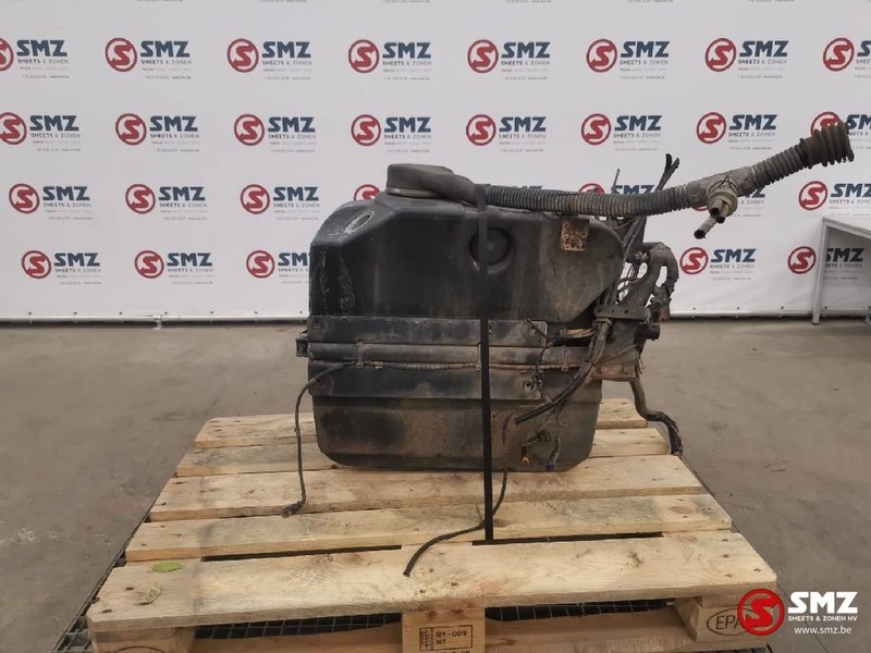 Iveco Occ AdBlue tank 62L Iveco - AdBlue réservoir pour Camion: photos 3 Iveco Occ AdBlue tank 62L Iveco - AdBlue réservoir pour Camion: photos 3