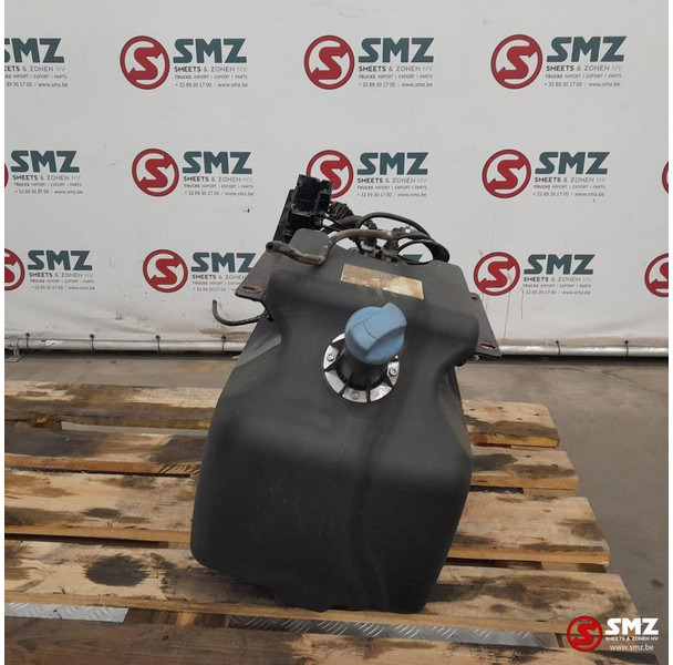 MAN Occ AdBluetank 35L + AdBlueniveausensor MAN - Système de carburant pour Camion: photos 3 MAN Occ AdBluetank 35L + AdBlueniveausensor MAN - Système de carburant pour Camion: photos 3