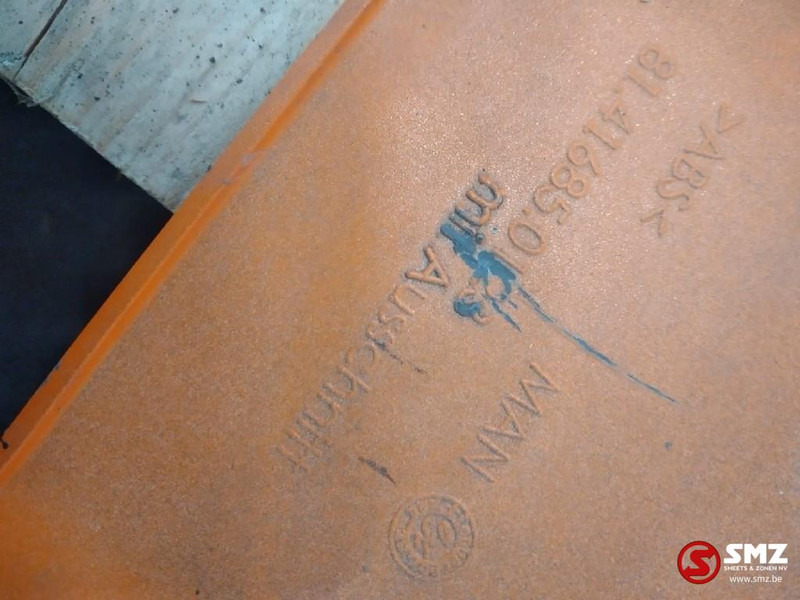 MAN Occ bumperafdekking MAN - Pare-chocs pour Camion: photos 3 MAN Occ bumperafdekking MAN - Pare-chocs pour Camion: photos 3