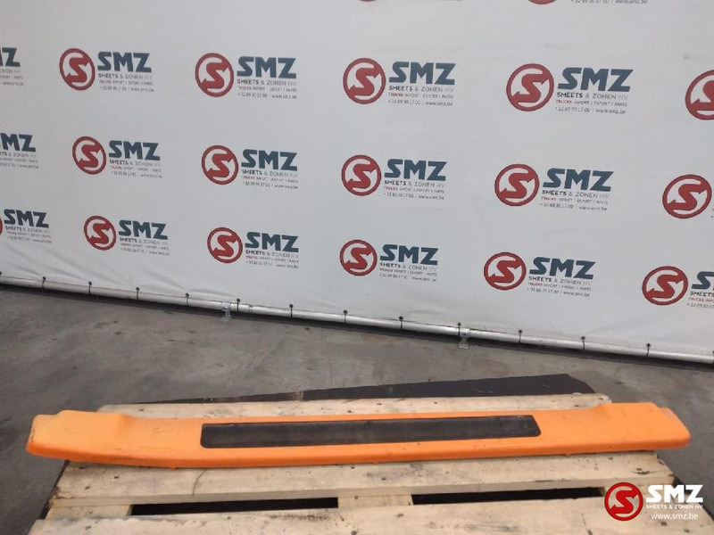 MAN Occ bumperafdekking MAN - Pare-chocs pour Camion: photos 1 MAN Occ bumperafdekking MAN - Pare-chocs pour Camion: photos 1