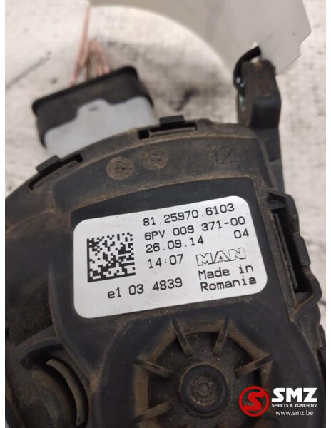 MAN Occ gaspedaal MAN TGX 81259706103 - Cabine et intérieur pour Camion: photos 3 MAN Occ gaspedaal MAN TGX 81259706103 - Cabine et intérieur pour Camion: photos 3