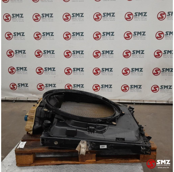 MAN Occ radiator + expansievat MAN - Radiateur pour Camion: photos 4 MAN Occ radiator + expansievat MAN - Radiateur pour Camion: photos 4