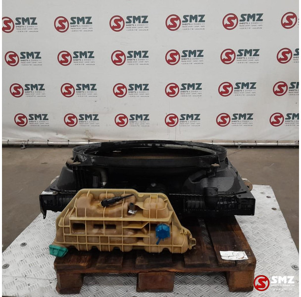 MAN Occ radiator + expansievat MAN - Radiateur pour Camion: photos 2 MAN Occ radiator + expansievat MAN - Radiateur pour Camion: photos 2