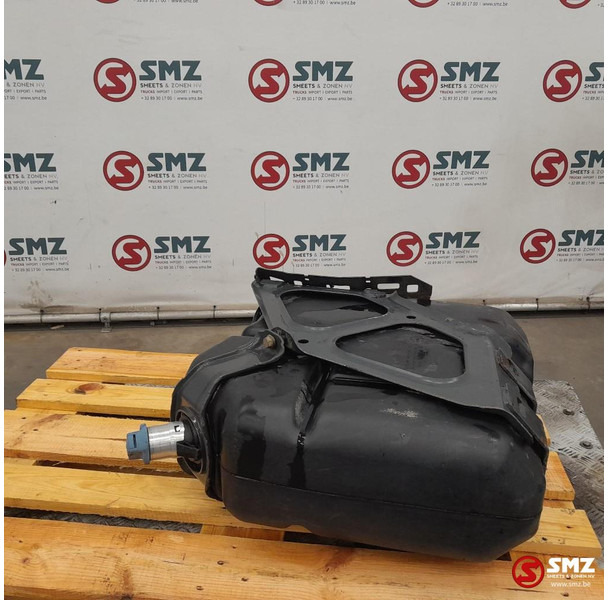 Mercedes-Benz Occ AdBluetank 60L + Adblueniveausensor Mercedes - Système de carburant pour Camion: photos 1 Mercedes-Benz Occ AdBluetank 60L + Adblueniveausensor Mercedes - Système de carburant pour Camion: photos 1