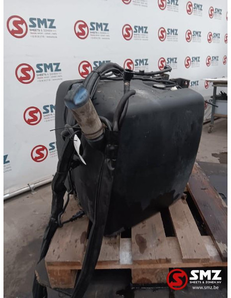 Mercedes-Benz Occ AdBluetank 85L Mercedes - Système de carburant pour Camion: photos 2 Mercedes-Benz Occ AdBluetank 85L Mercedes - Système de carburant pour Camion: photos 2