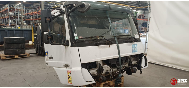 Mercedes-Benz Occ cabine Mercedes - Cabine et intérieur pour Camion: photos 2 Mercedes-Benz Occ cabine Mercedes - Cabine et intérieur pour Camion: photos 2