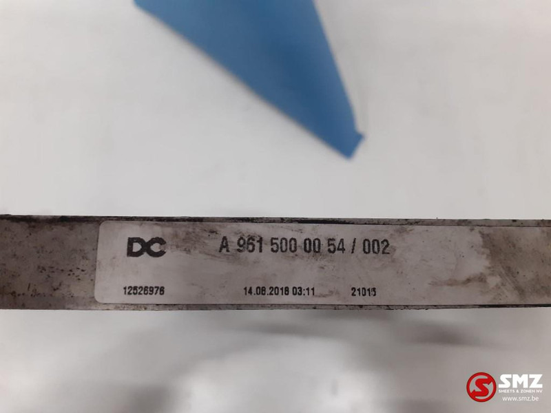 Mercedes-Benz Occ condensor Mercedes - Système de refroidissement pour Camion: photos 4 Mercedes-Benz Occ condensor Mercedes - Système de refroidissement pour Camion: photos 4