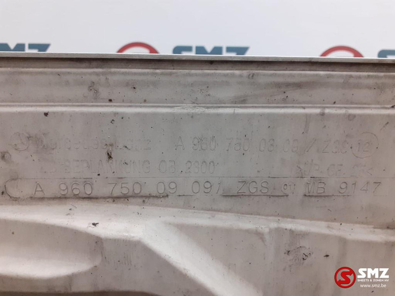 Mercedes-Benz Occ motorkap + windgeleiders Mercedes - Capot pour Camion: photos 3 Mercedes-Benz Occ motorkap + windgeleiders Mercedes - Capot pour Camion: photos 3