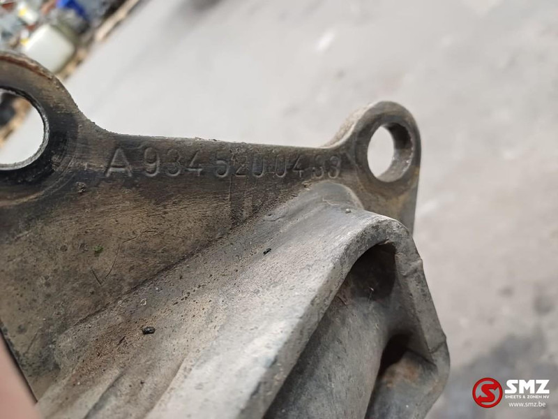 Mercedes-Benz Occ spatbord + spatbordbeugel Econic rechtsachtera - Carrosserie et extérieur pour Camion: photos 4 Mercedes-Benz Occ spatbord + spatbordbeugel Econic rechtsachtera - Carrosserie et extérieur pour Camion: photos 4