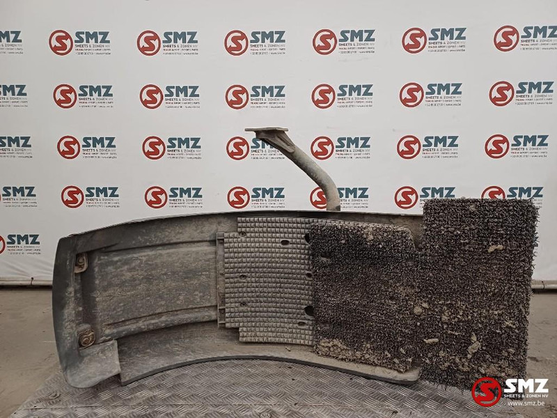 Mercedes-Benz Occ spatbord + spatbordbeugel Econic rechtsachtera - Carrosserie et extérieur pour Camion: photos 3 Mercedes-Benz Occ spatbord + spatbordbeugel Econic rechtsachtera - Carrosserie et extérieur pour Camion: photos 3