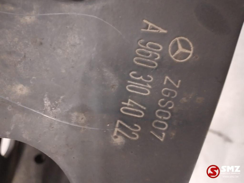 Mercedes-Benz Occ voorbumperbalk Mercedes Actros MP4 A9603104022 - Pare-chocs pour Camion: photos 3 Mercedes-Benz Occ voorbumperbalk Mercedes Actros MP4 A9603104022 - Pare-chocs pour Camion: photos 3