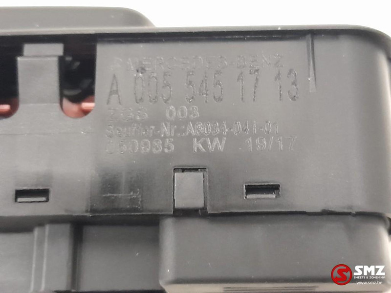 Mercedes-Benz Raamopener schakelaar passagierszijde Mercedes - Système électrique pour Camion: photos 5 Mercedes-Benz Raamopener schakelaar passagierszijde Mercedes - Système électrique pour Camion: photos 5