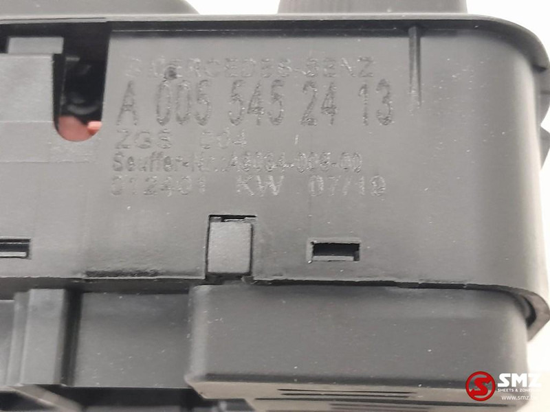 Mercedes-Benz Set van 3 raamopener schakelaar bestuurderszij - Système électrique pour Camion: photos 5 Mercedes-Benz Set van 3 raamopener schakelaar bestuurderszij - Système électrique pour Camion: photos 5