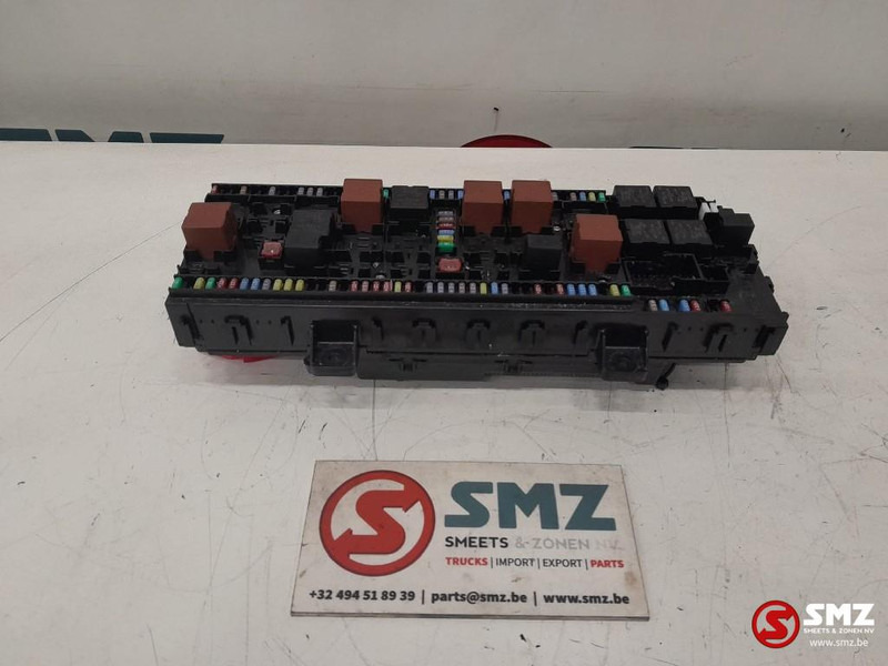 Renault Occ ECU VMCU2 regeleenheid Renault - Bloc de gestion pour Camion: photos 2 Renault Occ ECU VMCU2 regeleenheid Renault - Bloc de gestion pour Camion: photos 2