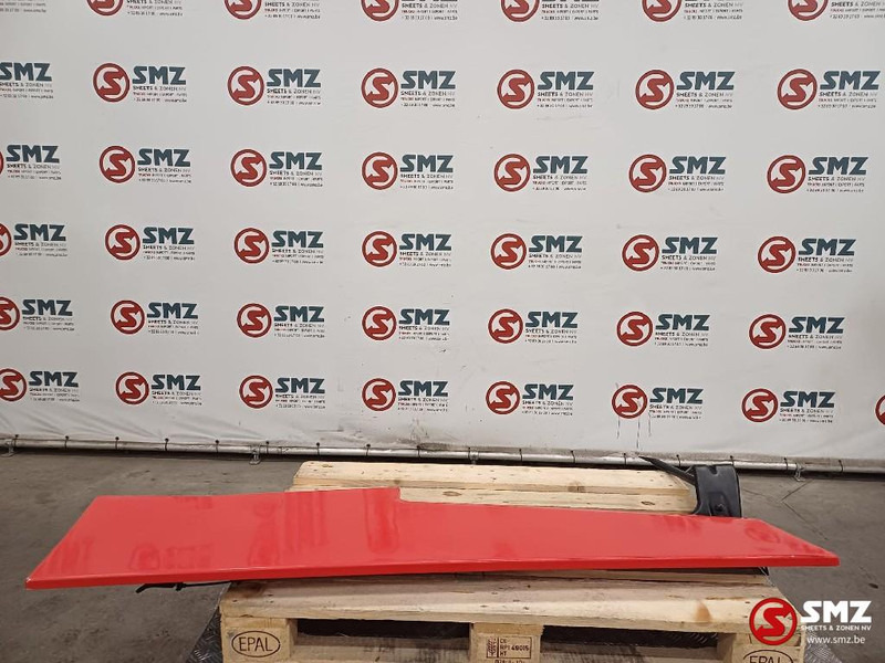Renault Occ cabinespoiler links Renault - Aérodynamique/ Spoilers pour Camion: photos 1 Renault Occ cabinespoiler links Renault - Aérodynamique/ Spoilers pour Camion: photos 1