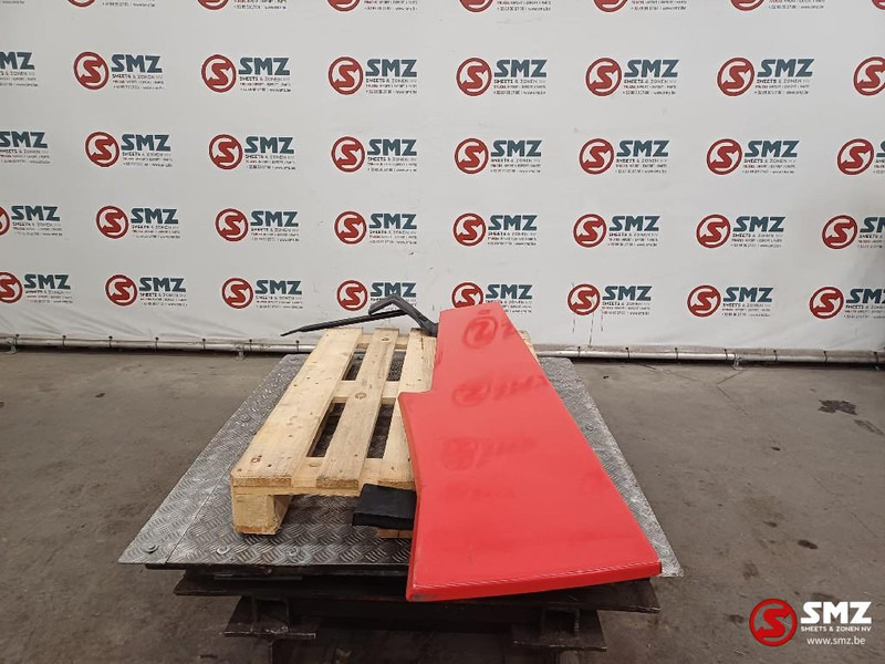 Renault Occ cabinespoiler links Renault - Aérodynamique/ Spoilers pour Camion: photos 3 Renault Occ cabinespoiler links Renault - Aérodynamique/ Spoilers pour Camion: photos 3