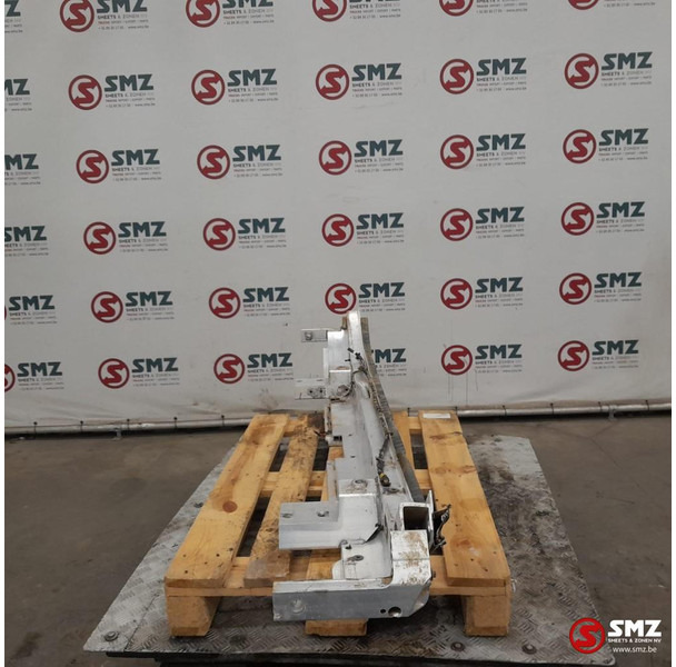 Renault Occ onderrijdbeveiliging Renault - Pare-chocs pour Camion: photos 3 Renault Occ onderrijdbeveiliging Renault - Pare-chocs pour Camion: photos 3