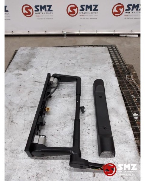 Renault Spiegelarm kit rechts Renault Magnum - Rétroviseur pour Camion: photos 2 Renault Spiegelarm kit rechts Renault Magnum - Rétroviseur pour Camion: photos 2