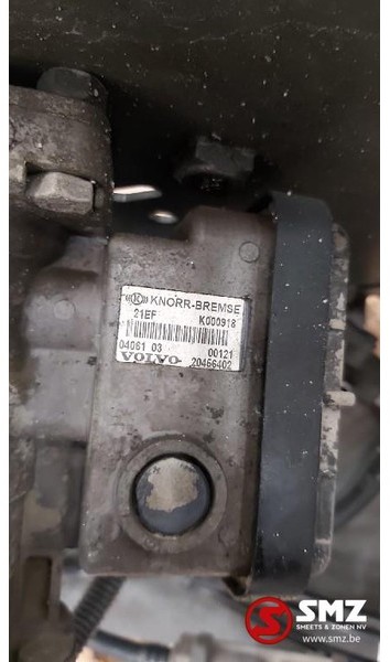 Volvo Occ Spatbordsteun met ventielen Volvo FH12 - Aile pour Camion: photos 5 Volvo Occ Spatbordsteun met ventielen Volvo FH12 - Aile pour Camion: photos 5