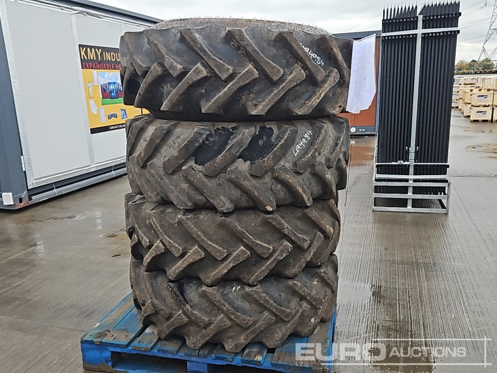 15.5/80-24 Tyre (4 of) - Pneu: photos 4 15.5/80-24 Tyre (4 of) - Pneu: photos 4