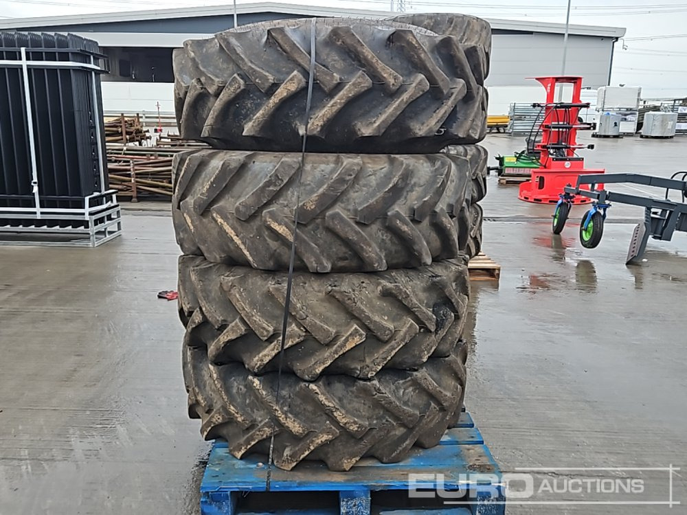 15.5/80-24 Tyre (4 of) - Pneu: photos 3 15.5/80-24 Tyre (4 of) - Pneu: photos 3