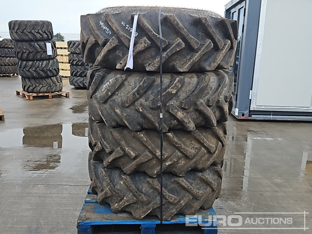 15.5/80-24 Tyre (4 of) - Pneu: photos 1 15.5/80-24 Tyre (4 of) - Pneu: photos 1