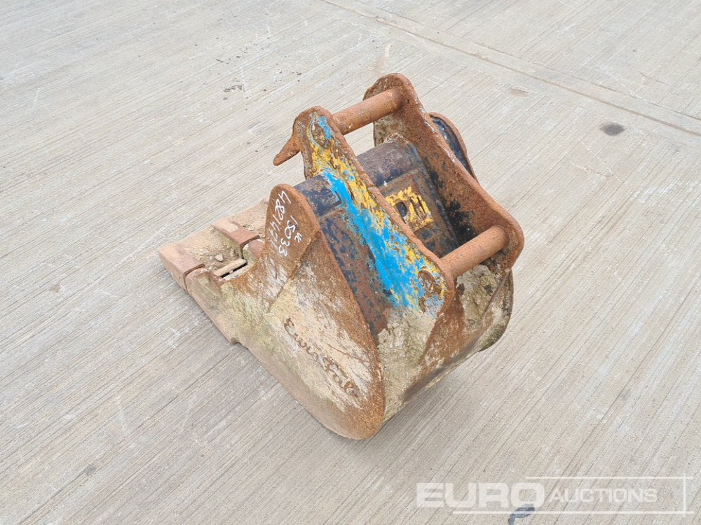 18" Digging Bucket 45mm Pin to suit 4-6 Ton Excavator - Godet: photos 3 18" Digging Bucket 45mm Pin to suit 4-6 Ton Excavator - Godet: photos 3