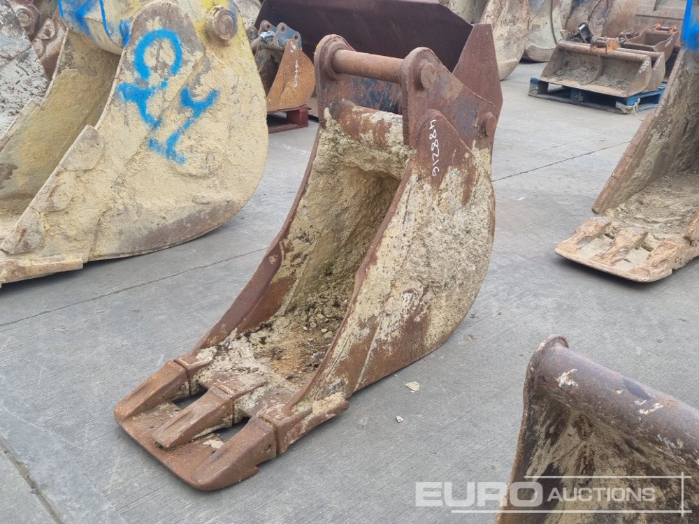 18" Digging Bucket 65mm Pin to suit 13 Ton Excavator - Godet: photos 1 18" Digging Bucket 65mm Pin to suit 13 Ton Excavator - Godet: photos 1