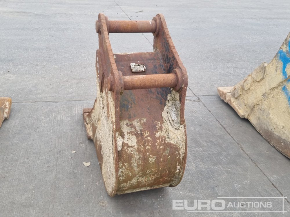 18" Digging Bucket 65mm Pin to suit 13 Ton Excavator - Godet: photos 4 18" Digging Bucket 65mm Pin to suit 13 Ton Excavator - Godet: photos 4
