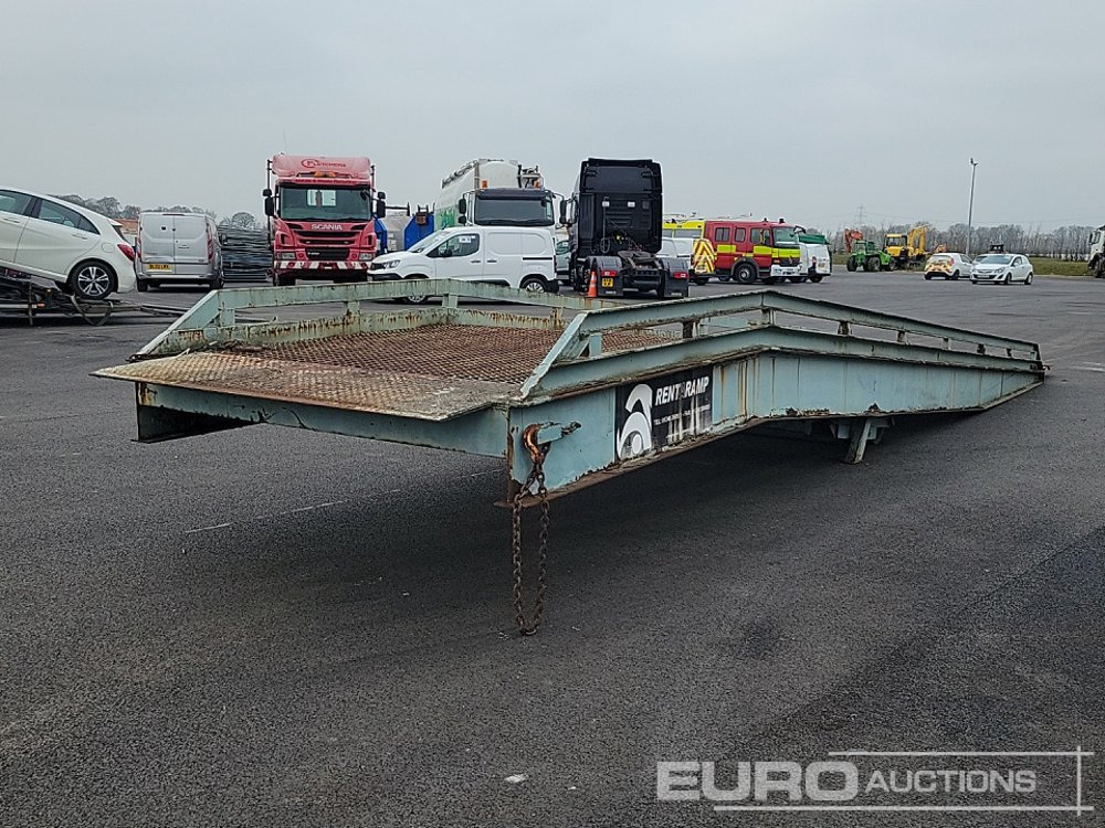 2002 ThorWorld 7ft Loading Ramp - Rampe de chargement: photos 1 2002 ThorWorld 7ft Loading Ramp - Rampe de chargement: photos 1