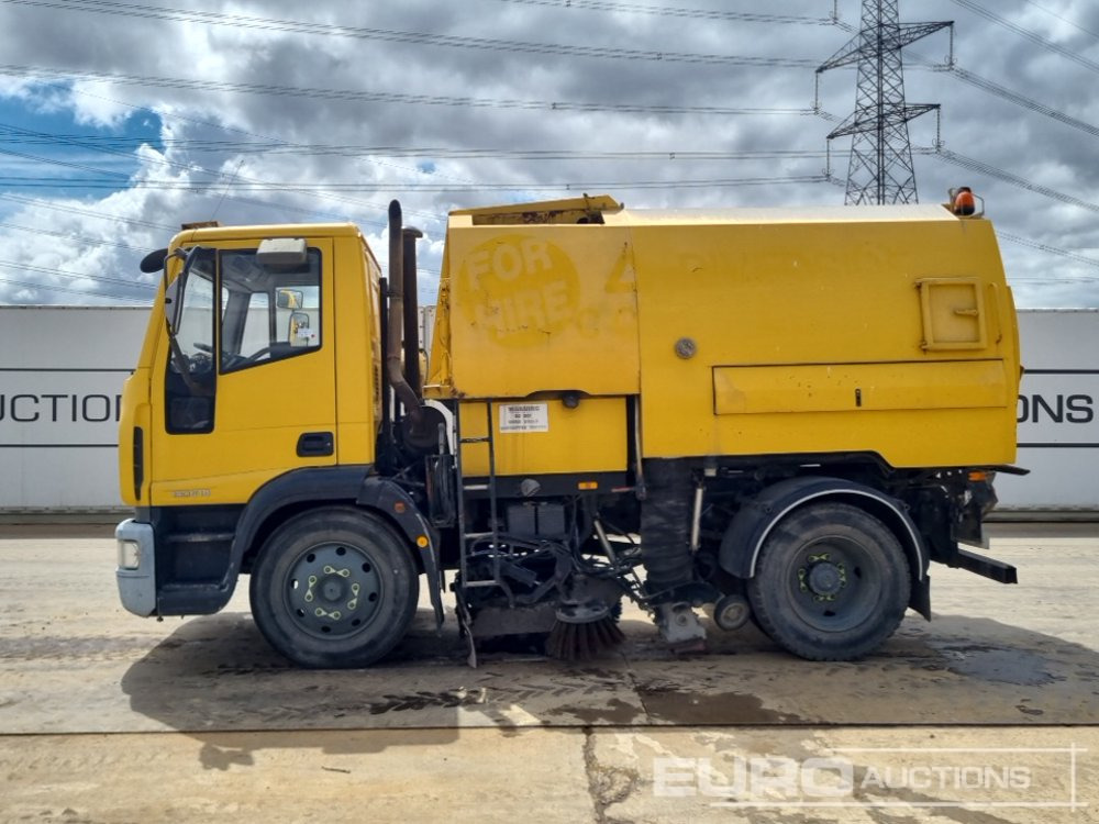 2004 Iveco ML130E18K - Balayeuse de voirie: photos 2 2004 Iveco ML130E18K - Balayeuse de voirie: photos 2