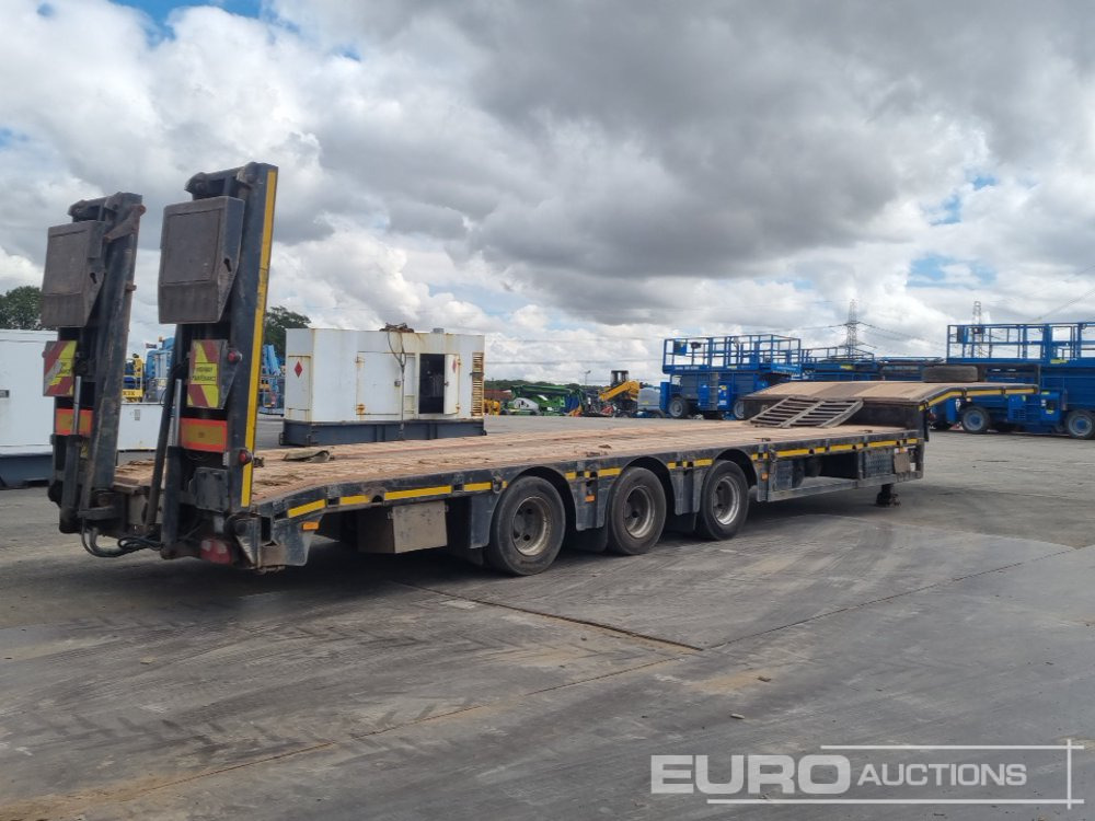 2008 Kassbohrer Tri Axle Step Frame Low Loader Trailer, Outriggers, Hydraulic Flip Toe Ramps. - Semi-remorque surbaissé: photos 5 2008 Kassbohrer Tri Axle Step Frame Low Loader Trailer, Outriggers, Hydraulic Flip Toe Ramps. - Semi-remorque surbaissé: photos 5