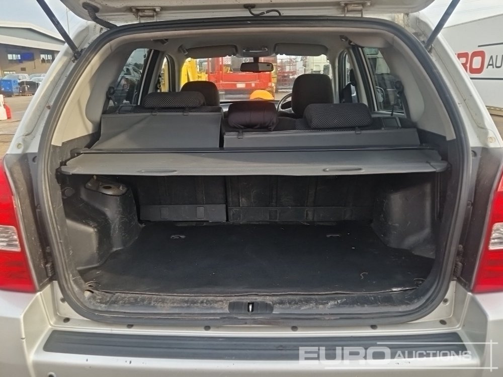 SUV 2010 Hyundai Tucson: photos 13