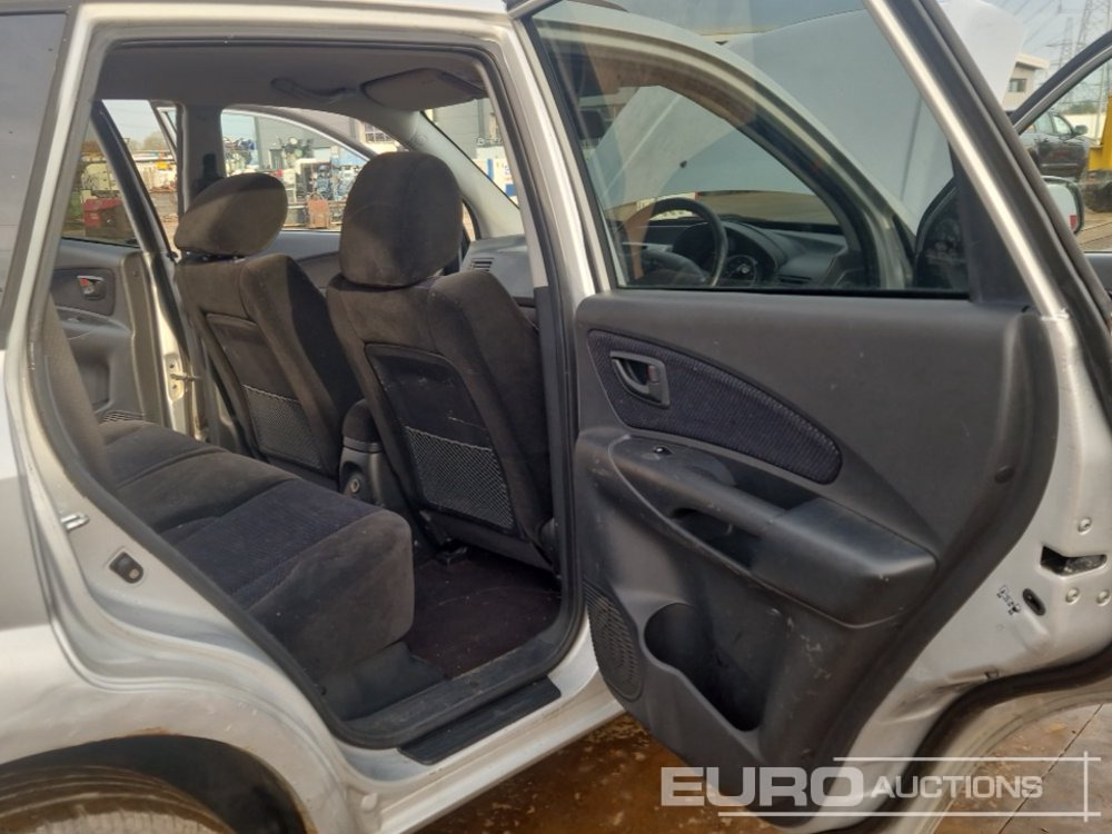 SUV 2010 Hyundai Tucson: photos 21