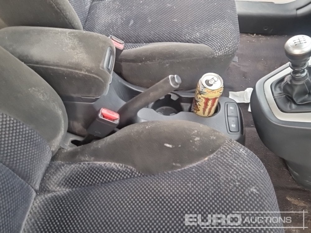 SUV 2010 Hyundai Tucson: photos 27