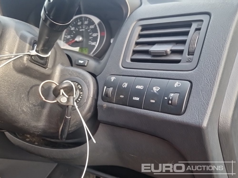 SUV 2010 Hyundai Tucson: photos 31