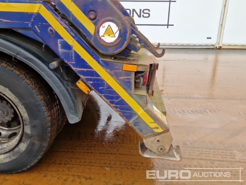 Camion multibenne 2011 Volvo FL240: photos 21