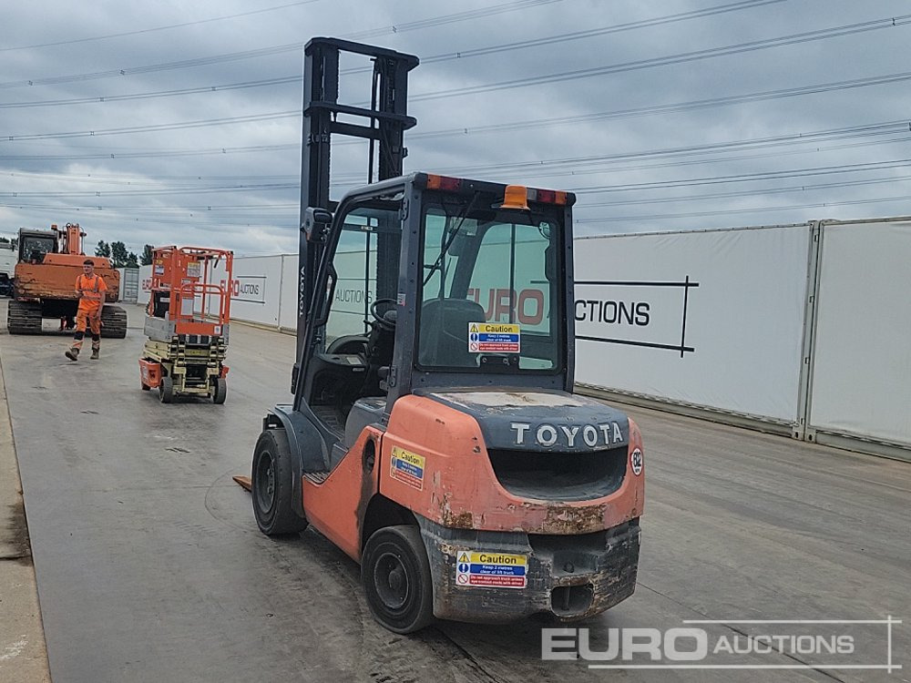 2012 Toyota 52-8FDJF35 - Chariot élévateur: photos 3 2012 Toyota 52-8FDJF35 - Chariot élévateur: photos 3