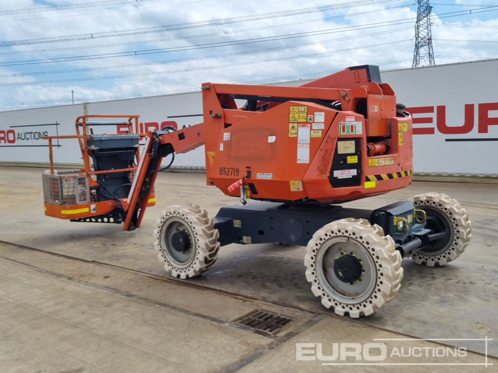 2015 JLG 340AJ - Nacelle: photos 3 2015 JLG 340AJ - Nacelle: photos 3