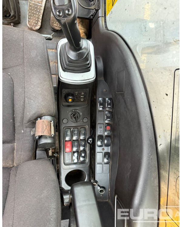 Pelle sur pneus 2016 JCB JS20MHT4: photos 15 Pelle sur pneus 2016 JCB JS20MHT4: photos 15