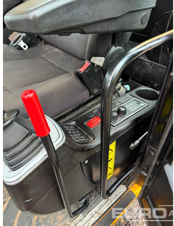 Pelle sur pneus 2016 JCB JS20MHT4: photos 11 Pelle sur pneus 2016 JCB JS20MHT4: photos 11