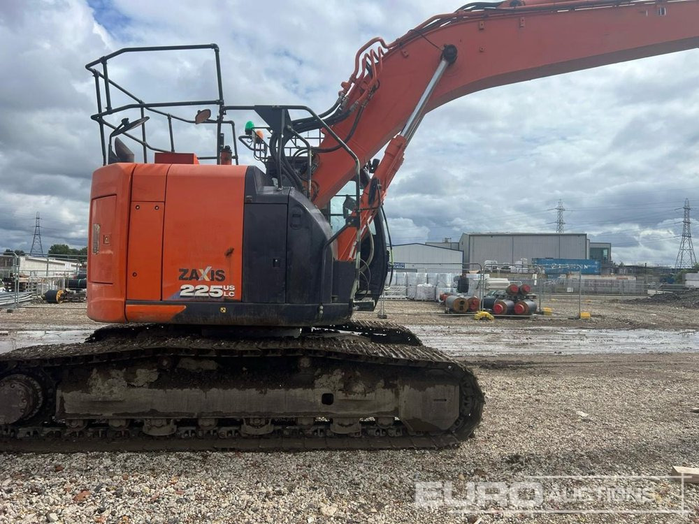 2017 Hitachi ZX225USLC-6 - Pelle sur chenille: photos 3 2017 Hitachi ZX225USLC-6 - Pelle sur chenille: photos 3