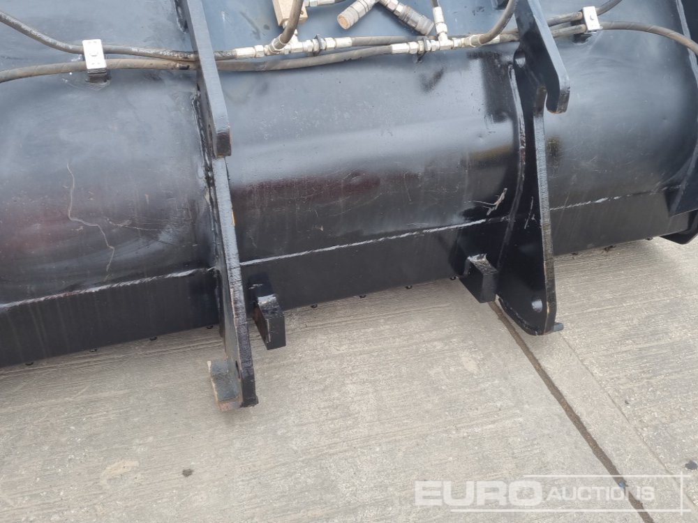 Godet 2019 JCB 76" 3 in 1 Bucket to suit Telehandler: photos 17