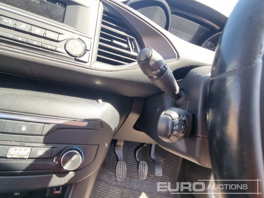 Voiture 2019 Peugeot 308SW: photos 30