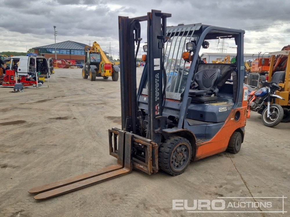 2019 Toyota 8FGU25 - Chariot élévateur à gaz: photos 1 2019 Toyota 8FGU25 - Chariot élévateur à gaz: photos 1